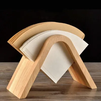 Drevený stojan na V60 filtre s papierovými filtrami